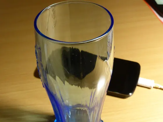 Glass-smartphone-table-2